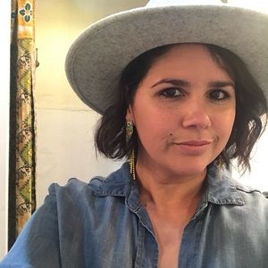 Meet your Posher, Edith